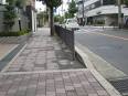 Ein Bild, das das japanische Wort 歩道 veranschaulicht.